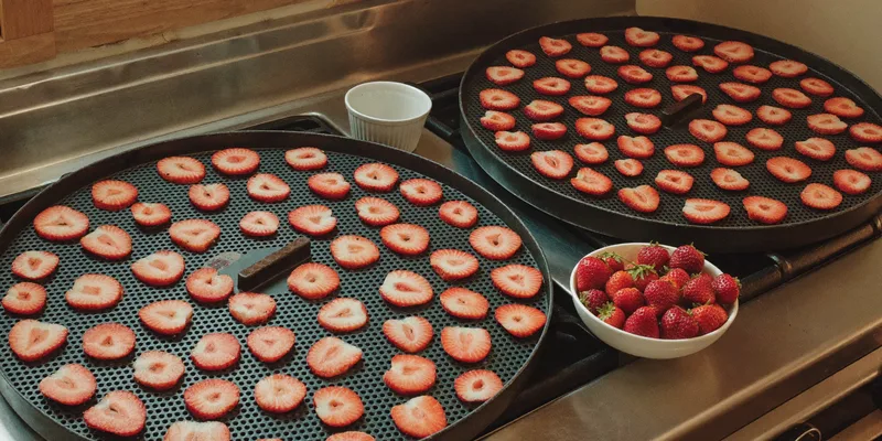 Strawberry slices on round trays with fresh berries