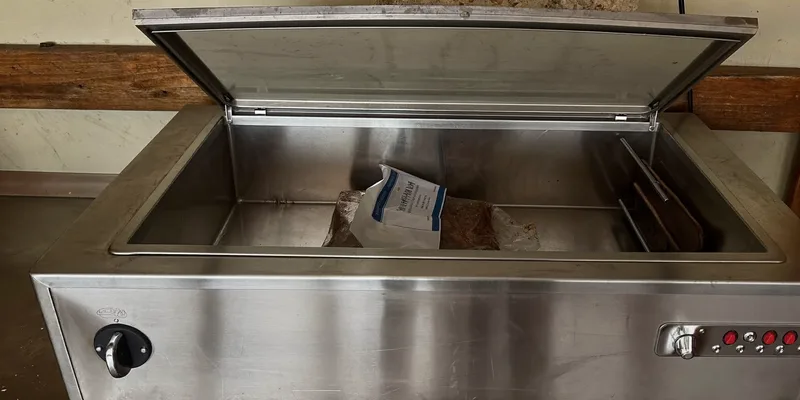 Open stainless chamber vacuum with a bag inside